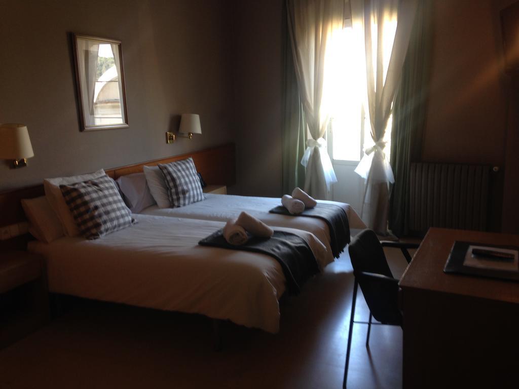 Hotel Manel Martorell Ruang foto