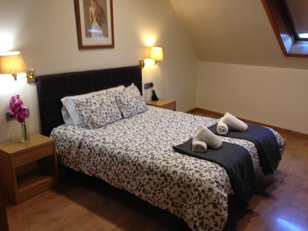 Hotel Manel Martorell Bagian luar foto