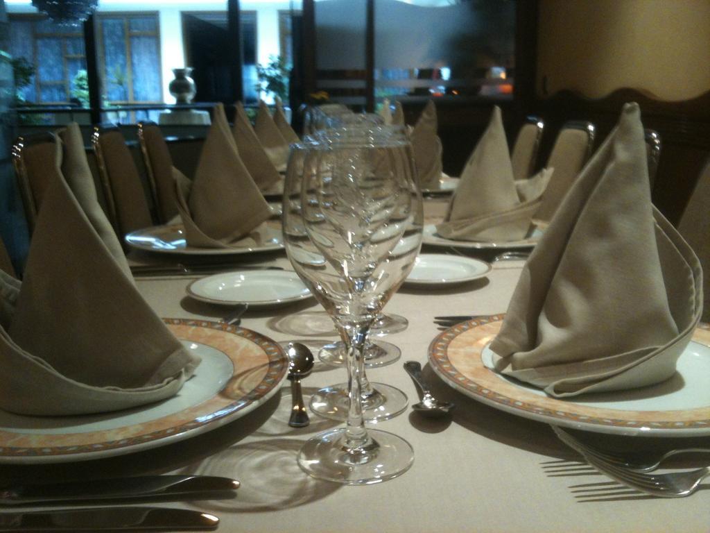 Hotel Manel Martorell Bagian luar foto