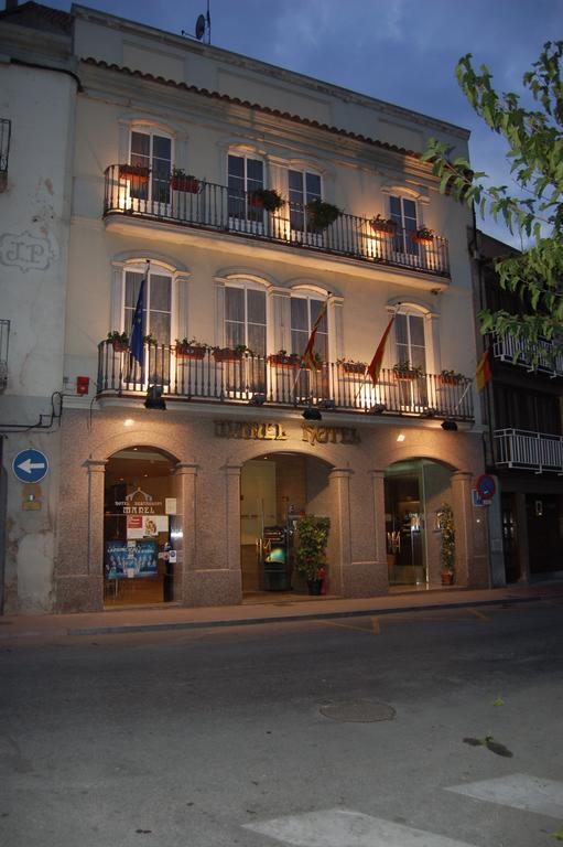 Hotel Manel Martorell Bagian luar foto